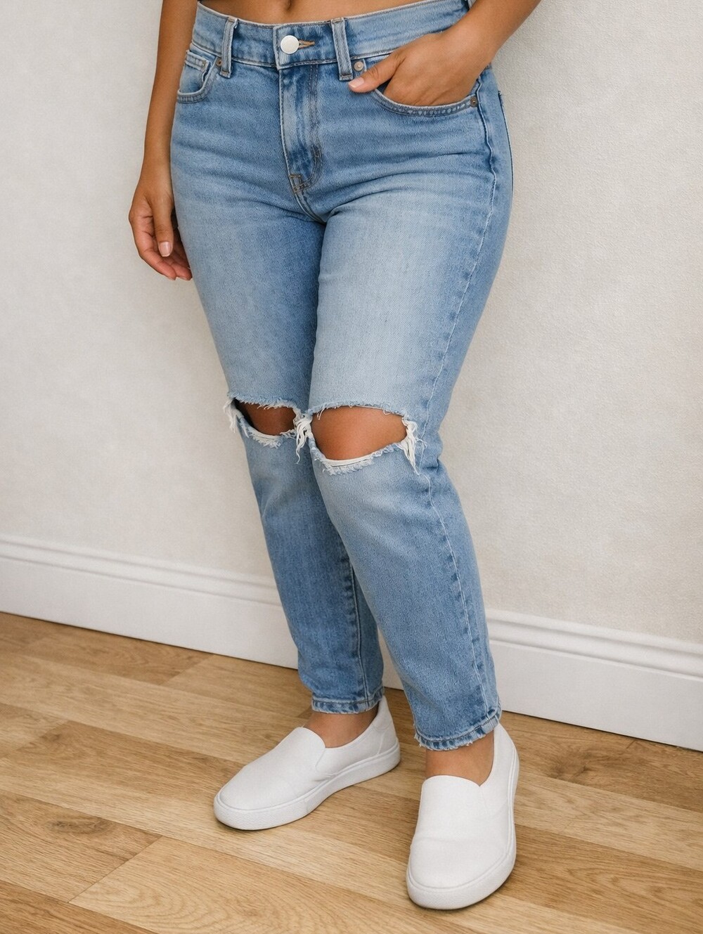 RSQ | Distressed Straight-Leg Jeans | Size 29 | Rugged Mid-Rise Denim